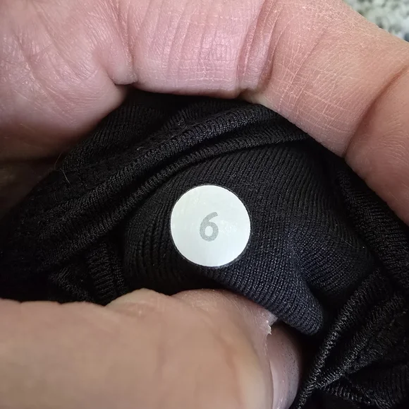 Lululemon Athletica Black Leggings High-Performance Stretch - Picture 4 of 4